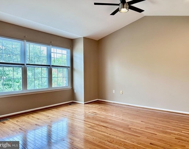 3409 Carriage Court - Photo Thumbnail 11