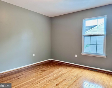 3409 Carriage Court - Photo Thumbnail 12