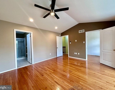 3409 Carriage Court - Photo Thumbnail 10