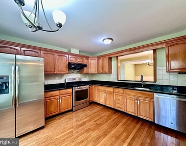 3409 Carriage Court - Photo Thumbnail 4