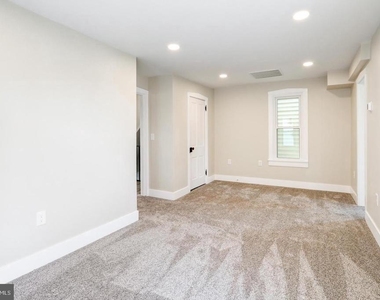 36 E Washington Street - Photo Thumbnail 8
