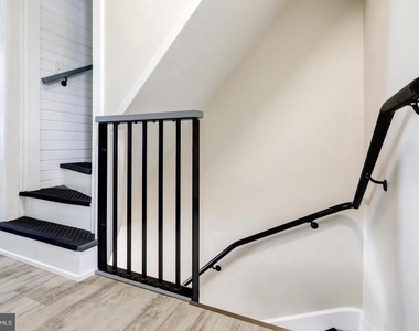 36 E Washington Street - Photo Thumbnail 4