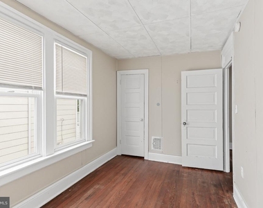 2728 Butler Street - Photo Thumbnail 8