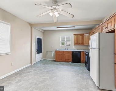 2728 Butler Street - Photo Thumbnail 7