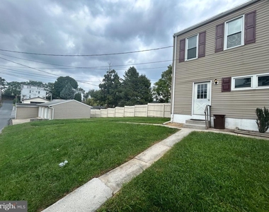 2626 Penbrook Avenue - Photo Thumbnail 3