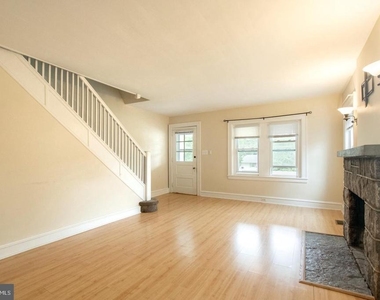 239 W Evergreen Street - Photo Thumbnail 10