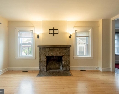 239 W Evergreen Street - Photo Thumbnail 9