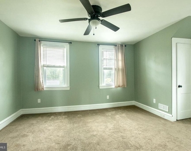 239 W Evergreen Street - Photo Thumbnail 12