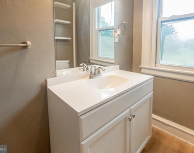 239 W Evergreen Street - Photo Thumbnail 17