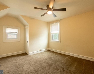 239 W Evergreen Street - Photo Thumbnail 15