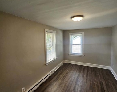 501 W Callowhill Street - Photo Thumbnail 2