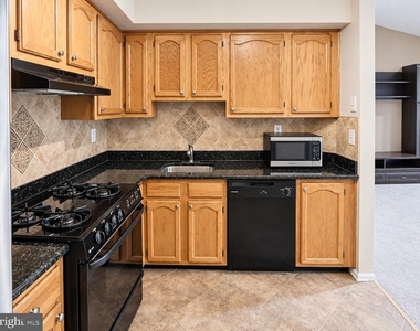 207 Salem Court - Photo Thumbnail 4