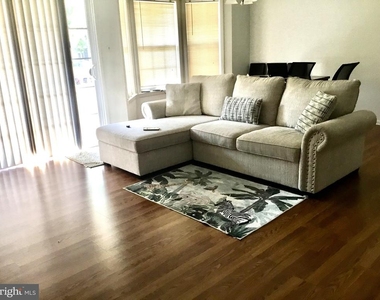 309 Trinity Court - Photo Thumbnail 2