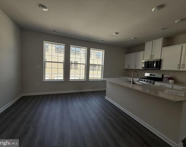 112 Spencer Way - Photo Thumbnail 2