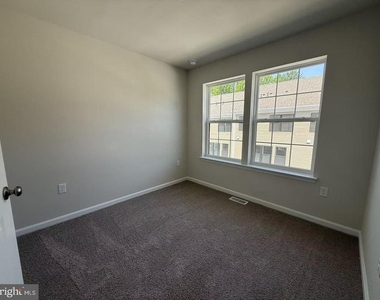 112 Spencer Way - Photo Thumbnail 9
