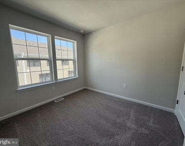 112 Spencer Way - Photo Thumbnail 8