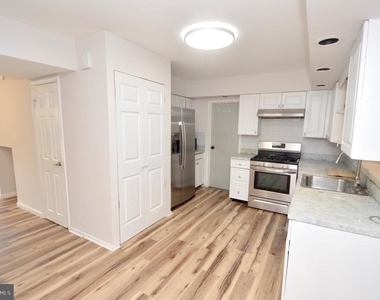 1826 Edgewood Place - Photo Thumbnail 3