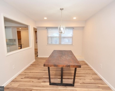 1826 Edgewood Place - Photo Thumbnail 2
