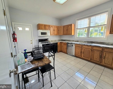 2301 Unit A Woodlynne Avenue - Photo Thumbnail 10
