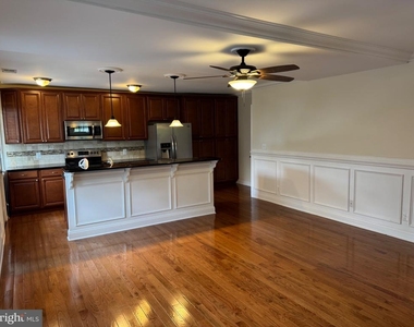 600 Grove Street - Photo Thumbnail 1