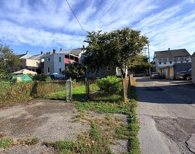 133 E Lee Street - Photo Thumbnail 3