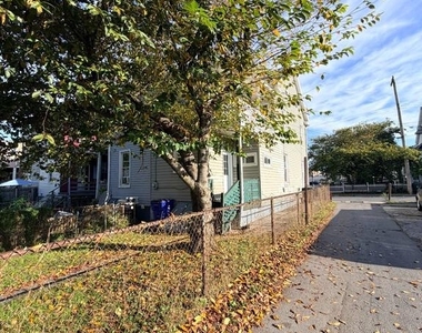 133 E Lee Street - Photo Thumbnail 2