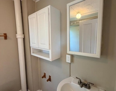 133 E Lee Street - Photo Thumbnail 27