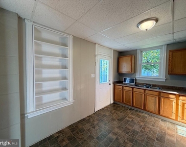 133 E Lee Street - Photo Thumbnail 15