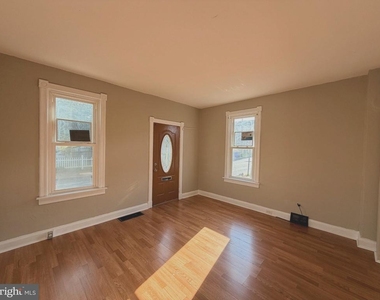133 E Lee Street - Photo Thumbnail 6