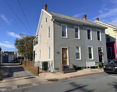 133 E Lee Street - Photo Thumbnail 1