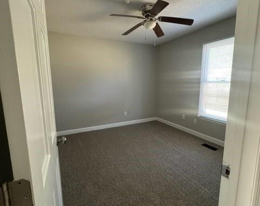 5815 Rivercroft Road - Photo Thumbnail 3