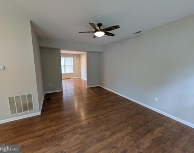 107 Chessie Court - Photo Thumbnail 4