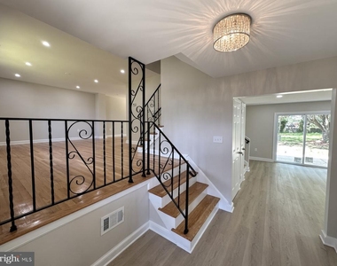 4904 Shopton Drive - Photo Thumbnail 8