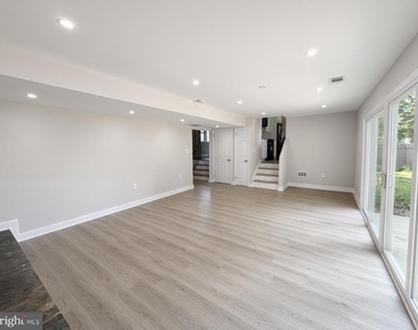 4904 Shopton Drive - Photo Thumbnail 5