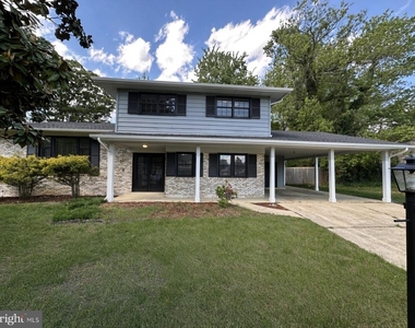 4904 Shopton Drive - Photo Thumbnail 2