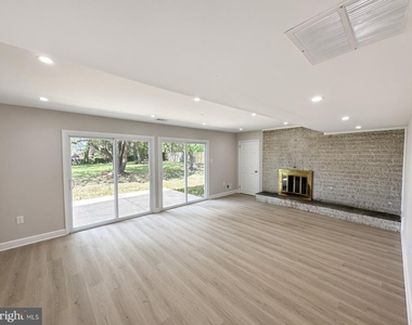 4904 Shopton Drive - Photo Thumbnail 4