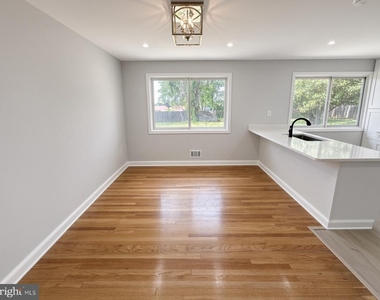 4904 Shopton Drive - Photo Thumbnail 16
