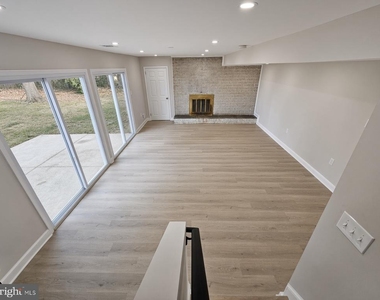 4904 Shopton Drive - Photo Thumbnail 6