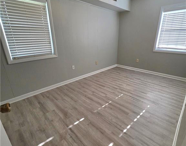 112 Chloe Drive - Photo Thumbnail 16