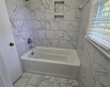 112 Chloe Drive - Photo Thumbnail 30