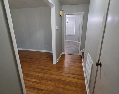 112 Chloe Drive - Photo Thumbnail 8
