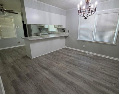 112 Chloe Drive - Photo Thumbnail 6
