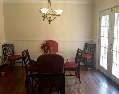 9003 Rollingwood Drive - Photo Thumbnail 4