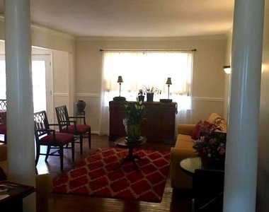 9003 Rollingwood Drive - Photo Thumbnail 5