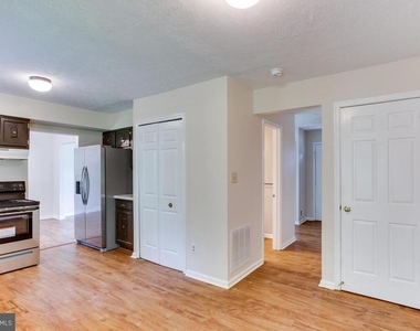 12725 Hillmeade Station Drive E - Photo Thumbnail 14