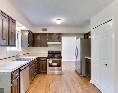 12725 Hillmeade Station Drive E - Photo Thumbnail 13