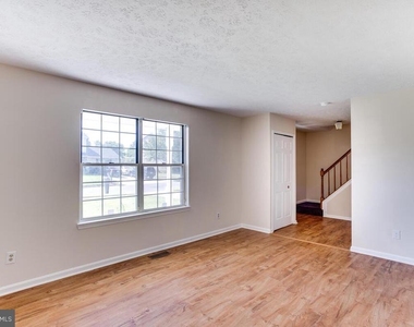 12725 Hillmeade Station Drive E - Photo Thumbnail 4