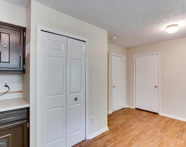 12725 Hillmeade Station Drive E - Photo Thumbnail 10