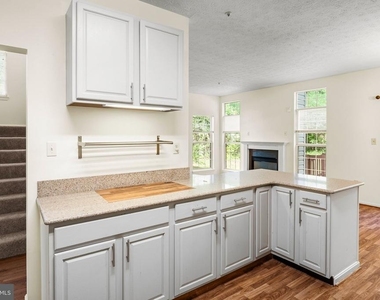 6035 Grenfell Loop - Photo Thumbnail 7