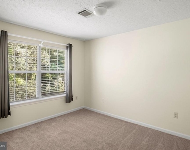 6035 Grenfell Loop - Photo Thumbnail 16
